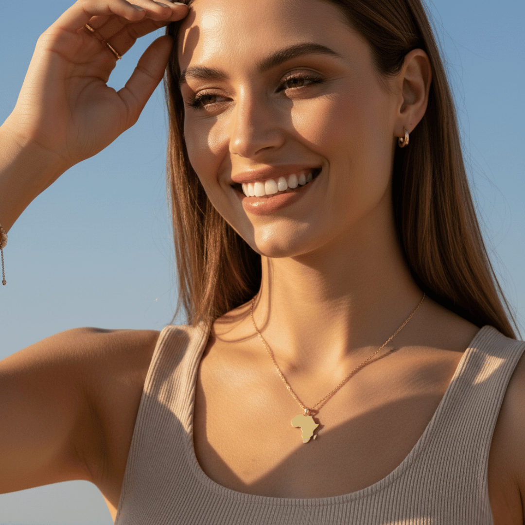 Country Map Necklace 18k