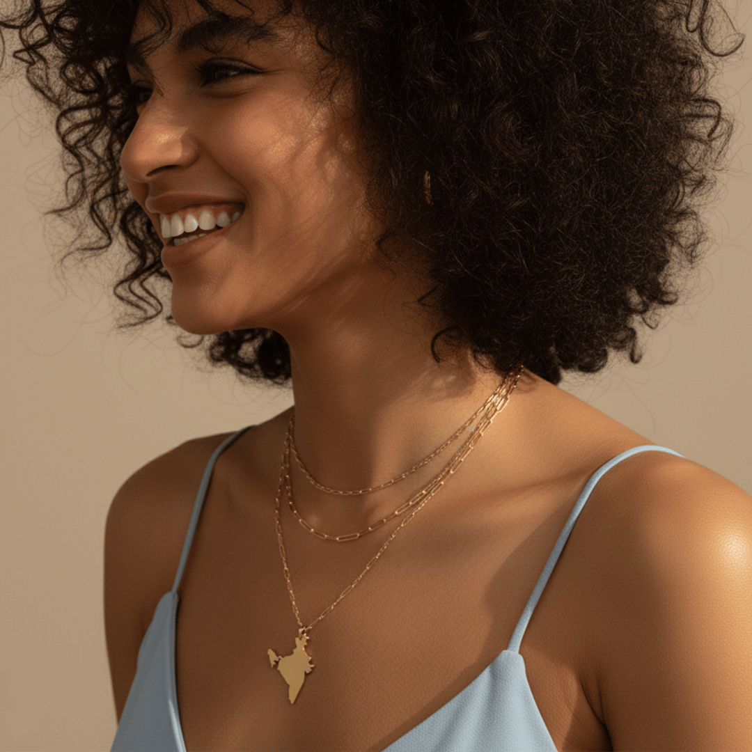 Country Map Necklace 18k